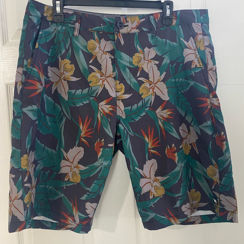 Rip Curl Tropical Floral Men's Shorts, size 34